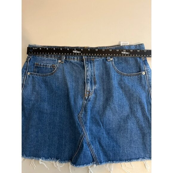 Old Navy Sz 14 Raw Hem Cut Off Jean Mini Skirt 100% Cotton Medium Wash - Picture 5 of 8